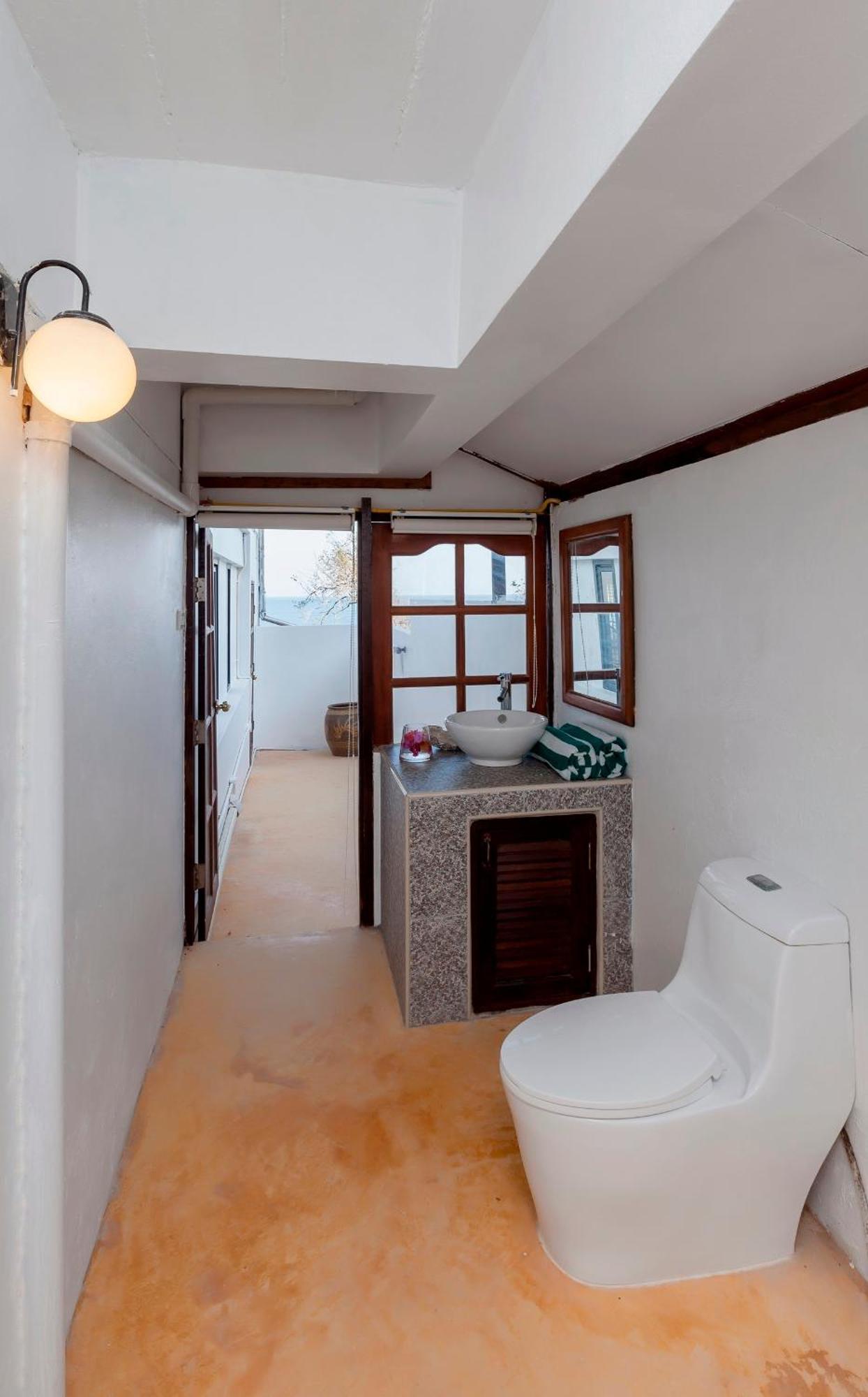 Baan Khunying - Secluded Phuket Beachfront Villa Rawai Exterior photo