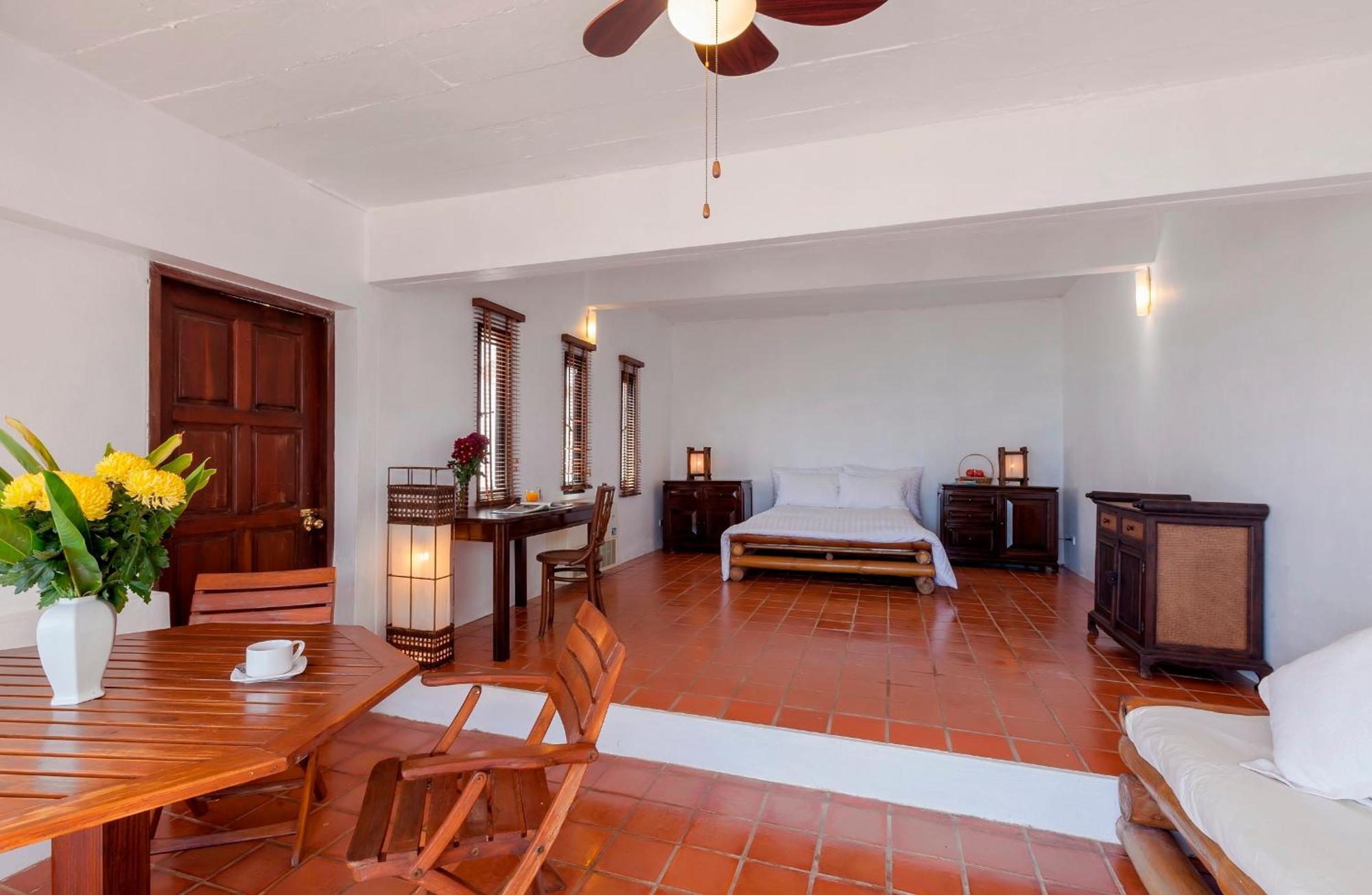 Baan Khunying - Secluded Phuket Beachfront Villa Rawai Exterior photo