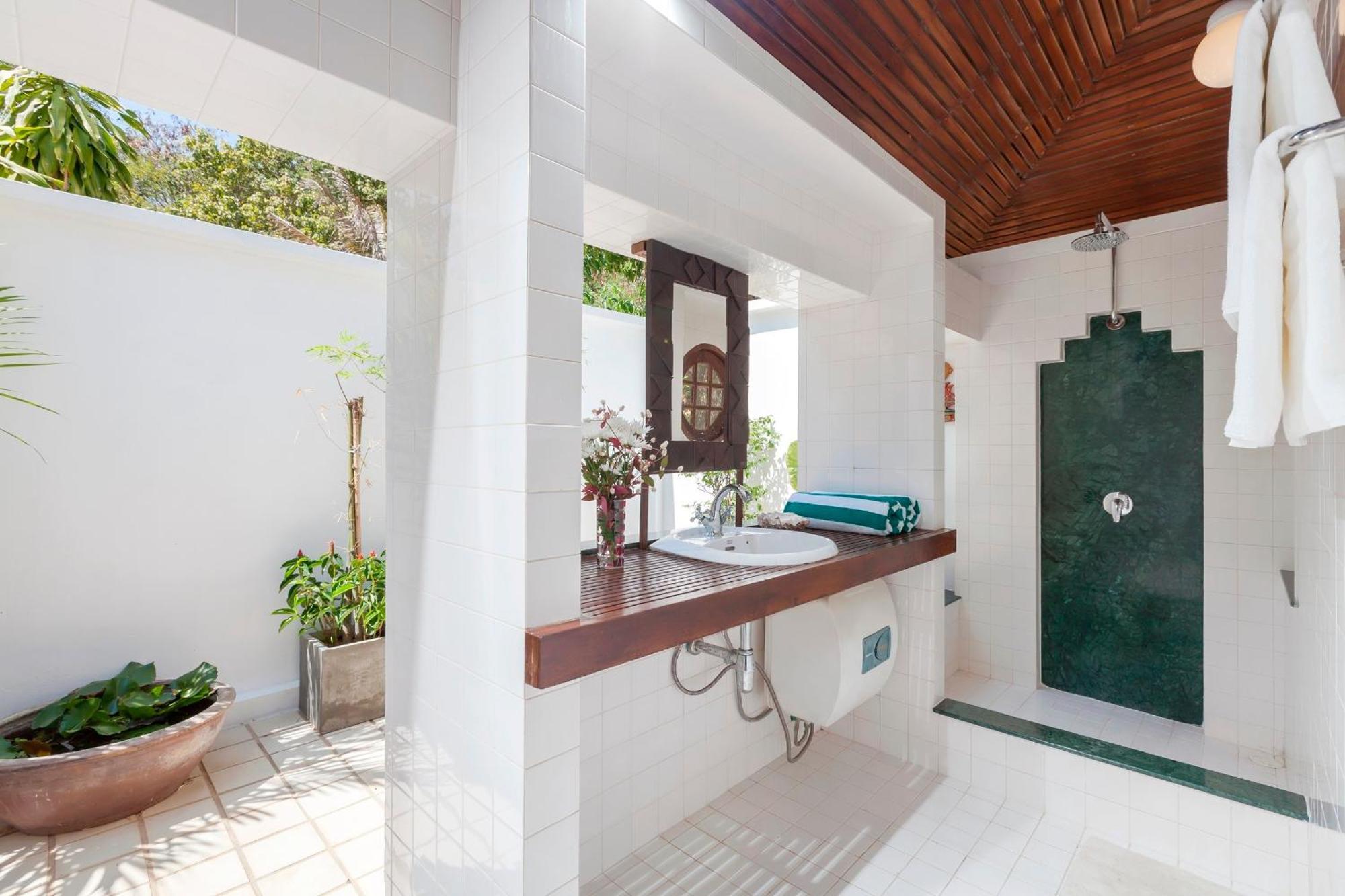 Baan Khunying - Secluded Phuket Beachfront Villa Rawai Exterior photo