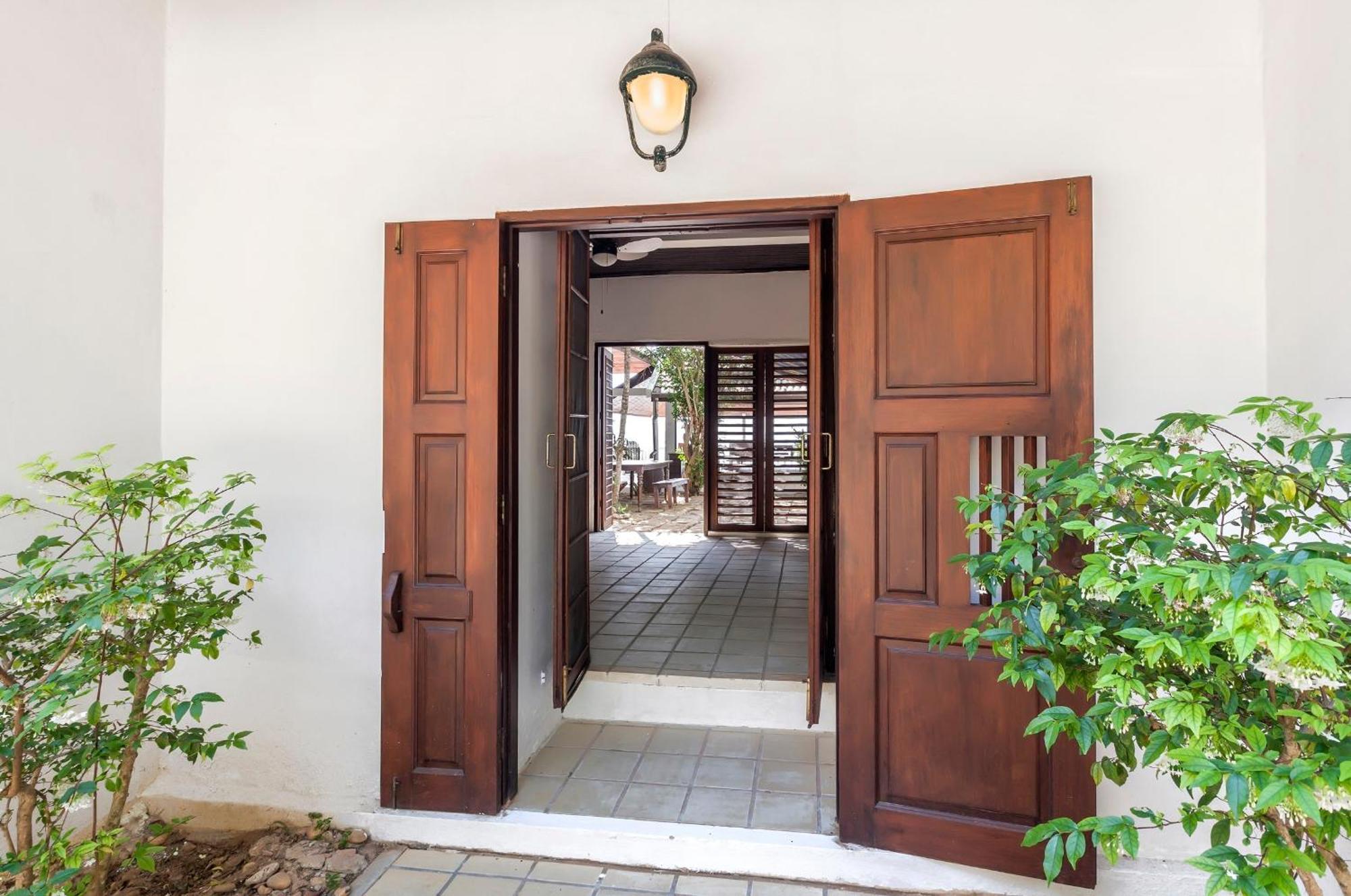 Baan Khunying - Secluded Phuket Beachfront Villa Rawai Exterior photo
