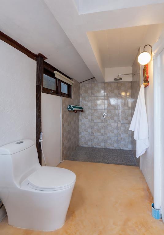 Baan Khunying - Secluded Phuket Beachfront Villa Rawai Room photo