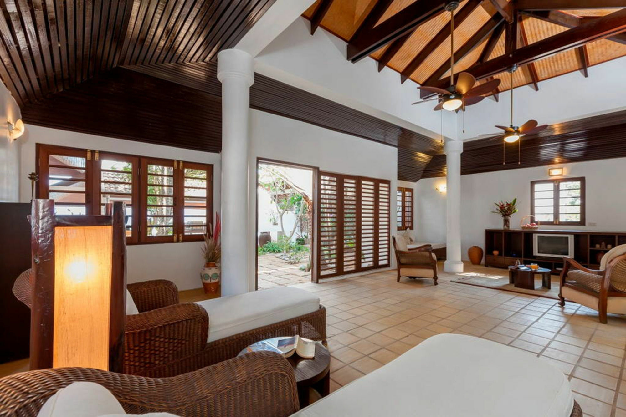 Baan Khunying - Secluded Phuket Beachfront Villa Rawai Exterior photo
